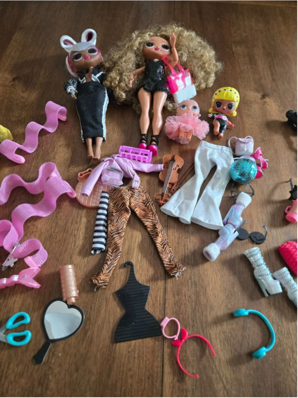LOL Surprise OMG Doll Lot of 4 - Da Boss & Spirit Queen + Mini Dolls & Outfits